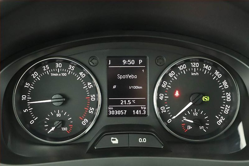 Škoda Rapid (2014) Spaceback 1.6 TDI, Automat - fotka 8 z 15