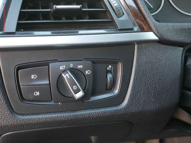 BMW Řada 3 (2013) 2.0i 328i, AC, tempo, park - fotka 14 z 15