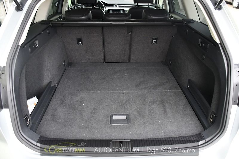 Volkswagen Passat 2,0TDi DSG NAVI 2xKOLA  - fotka 45 z 51