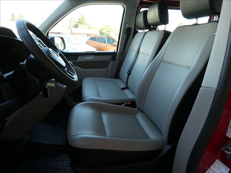 Volkswagen Transporter 2,0 TDi 75kW 9.míst, serviska - fotka 16 z 43