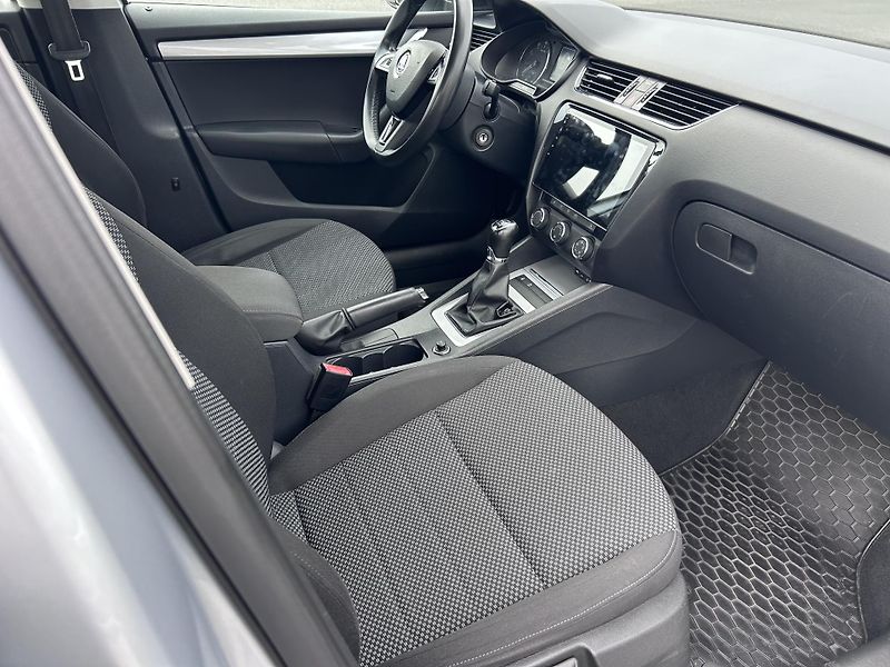 Škoda Octavia 1.2 TSI Ambition - fotka 11 z 35