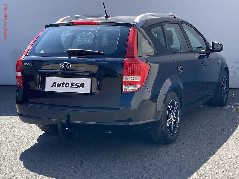Kia Ceed (2010) 1.4CVVT, Vision, TZ, výhřev - fotka 4 z 16