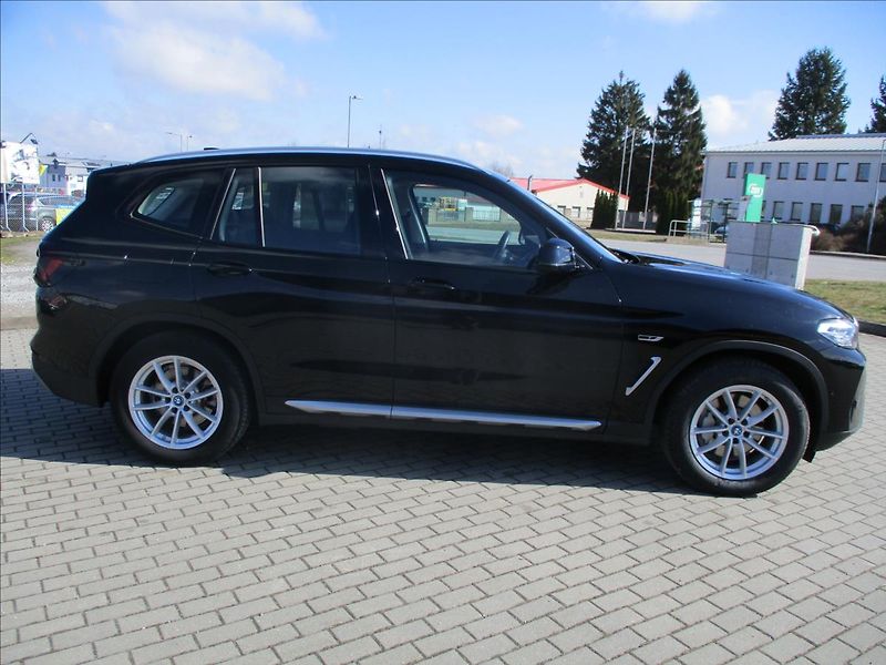BMW X3 2,0 i xDrive 30e 215kw Hybrid - fotka 5 z 31
