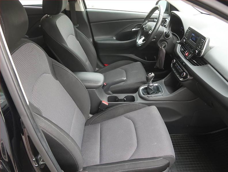 Hyundai i30 (2022) Comfort 1.0 T-GDI, Serv.kniha - fotka 9 z 15
