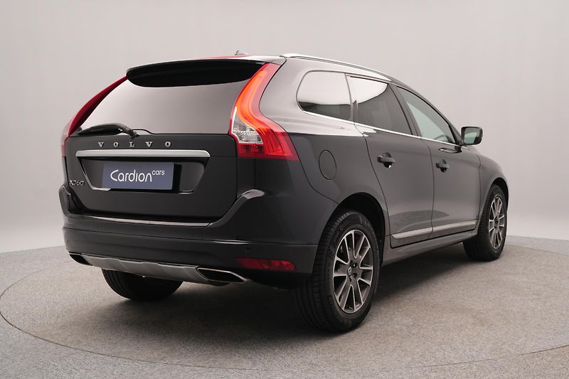 Volvo XC60 D4 AWD SUMMUM AUT CZ 1.maj - fotka 10 z 40