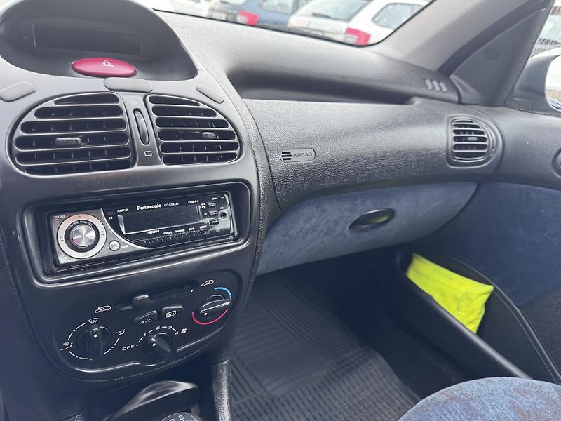 Peugeot 206 1.4i, 55 kW, 5-ti dvéř - fotka 9 z 15