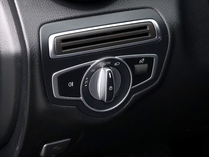 Mercedes-Benz Třídy C 2,0 220d Aut. Avantgarde - fotka 17 z 34