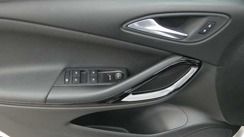 Opel Astra 1.5 CDTi 90kW Elegance ST S/S - fotka 9 z 22