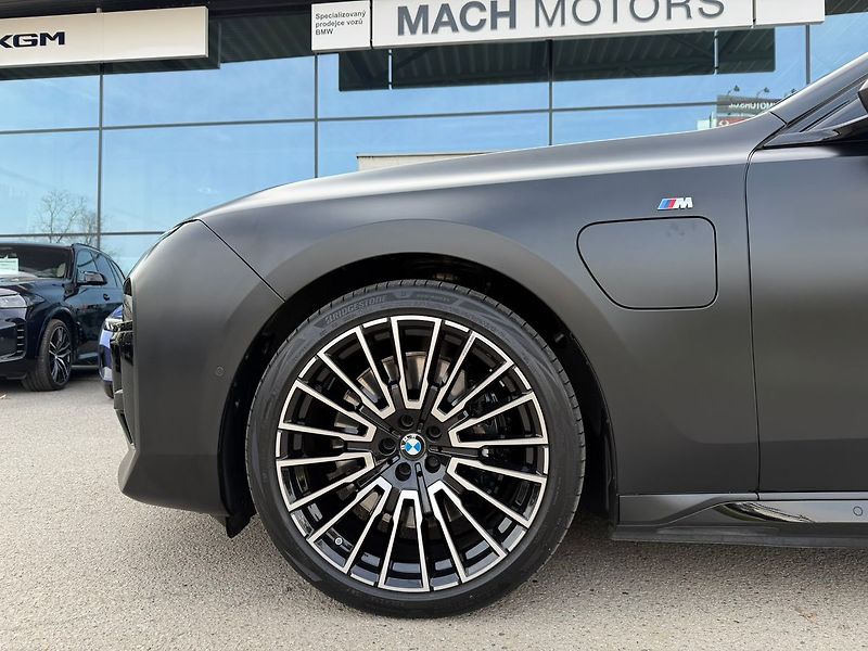 BMW Řada 7 750e xDrive 07/2025 TV - fotka 8 z 31
