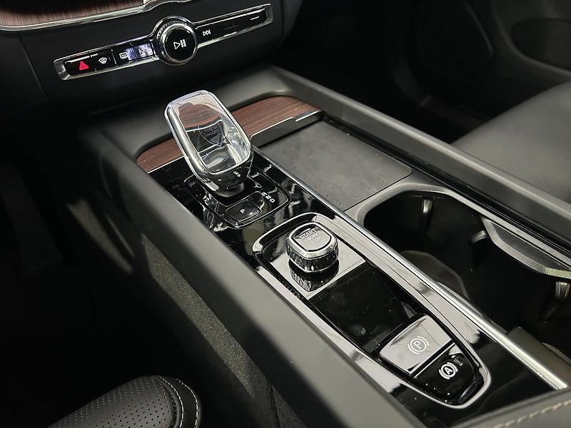 Volvo XC60 2.0  B4 4x4 ULTIMATE - fotka 31 z 33