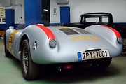 19 - Zejména model 550 Spyder se už skoro nedá sehnat, protože jich bylo vyrobeno jen 90 kusů pro závodní účely. Po vyřazení těchto vozů ze závodů je Ferdinand Porsche nabízel ke koupi bohatším zákazníkům, aby si tak uložili a zhodnotili peníze.