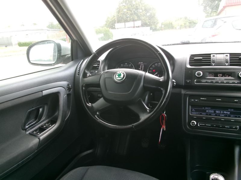 Škoda Fabia (2011) 1,2TSi ELEGANCE AC ALU VÝHŘEV - fotka 11 z 27