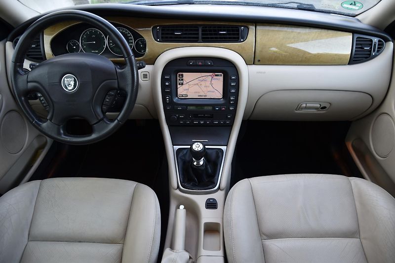 Jaguar X-Type 3.0 V6 AWD,MANUÁL,NAV,KŮŽE,ALU - fotka 35 z 44