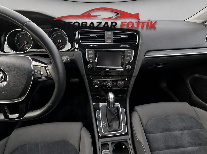 Volkswagen Golf (2015) 1.4 TGi Highline DSG - fotka 14 z 20