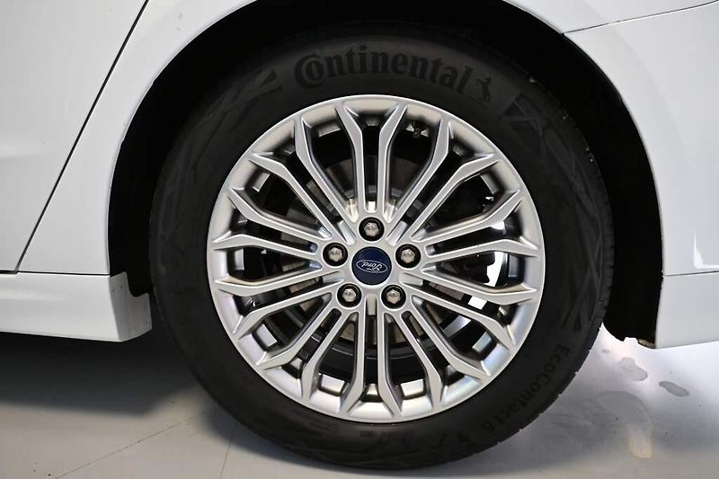 Ford Mondeo (2022) 2.0 140 KW LED SONY TITANIUM 8 - fotka 31 z 33