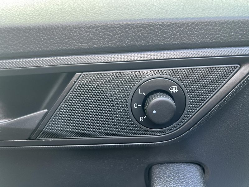Škoda Fabia 1.0MPi 44kw KLIMA TEMPOMAT - fotka 10 z 36