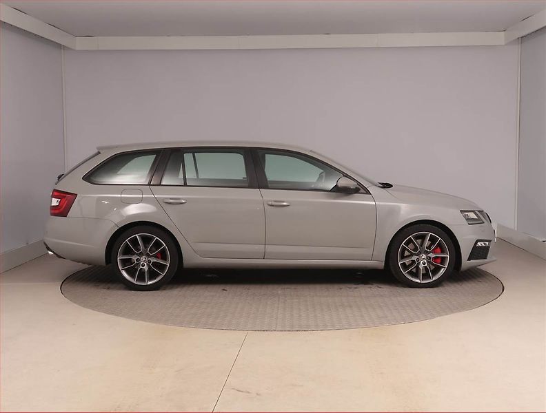 Škoda Octavia (2018) RS 2.0 TSI - fotka 6 z 16