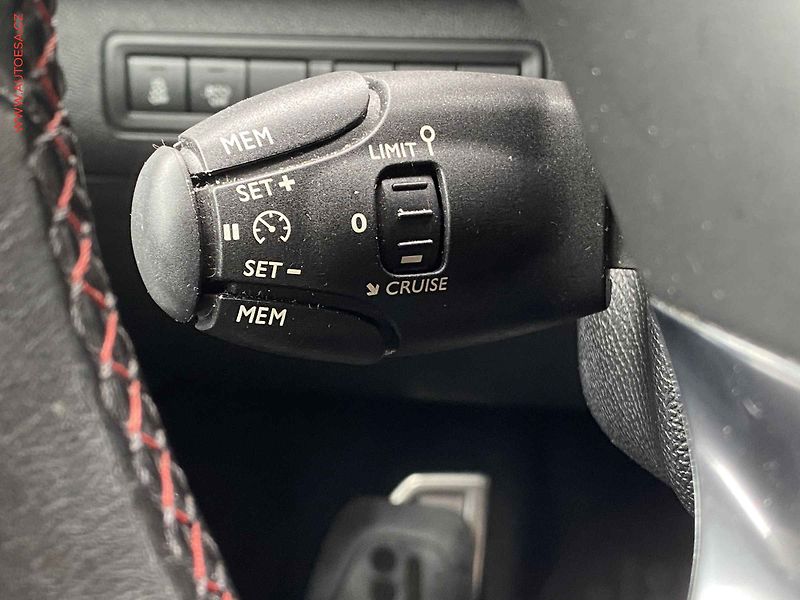 Peugeot 308 (2015) 2.0HDi, GT, AT, LED, kamera - fotka 14 z 18