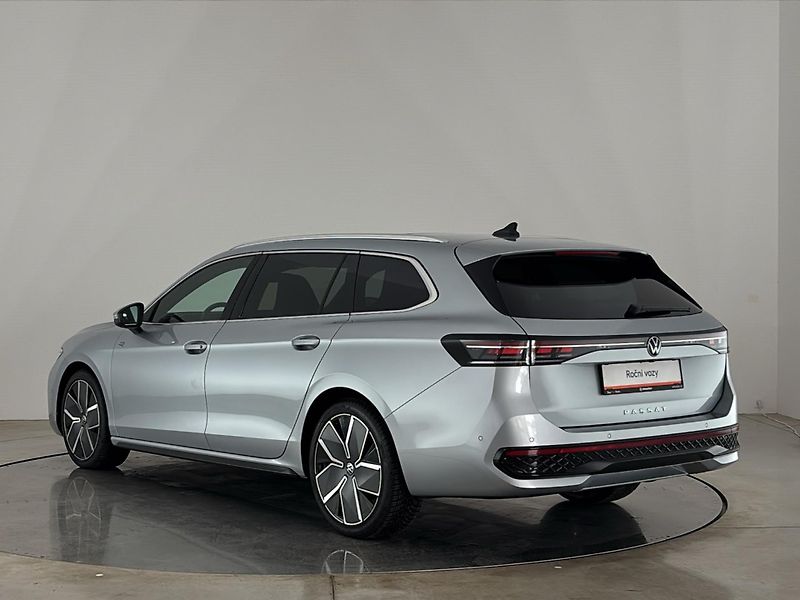 Volkswagen Passat R-Line People - fotka 15 z 31