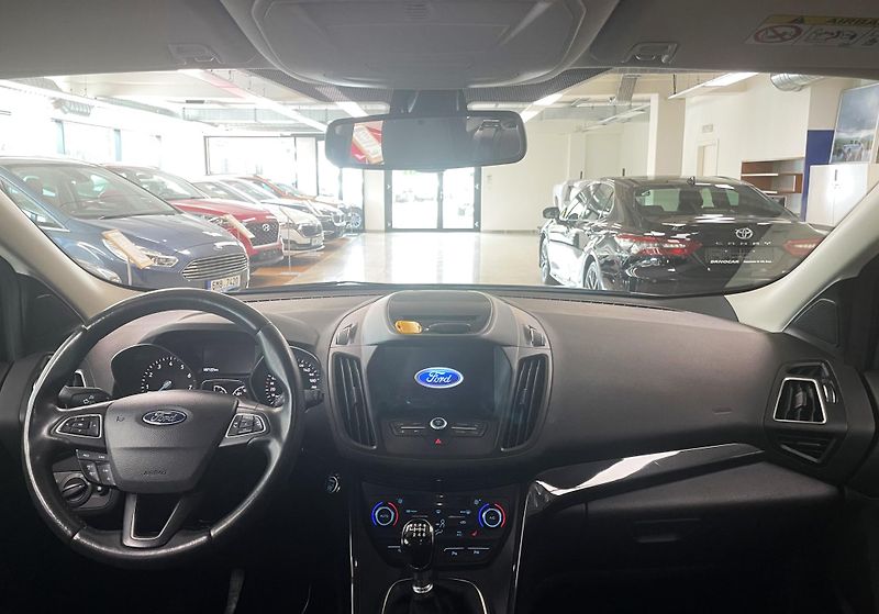 Ford Kuga Titanium 1,5Eoboost, ČR, 1.MAJ - fotka 13 z 27