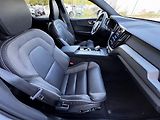 Volvo XC60 B5 AWD /1. maj / výhřev + kola - náhled 12