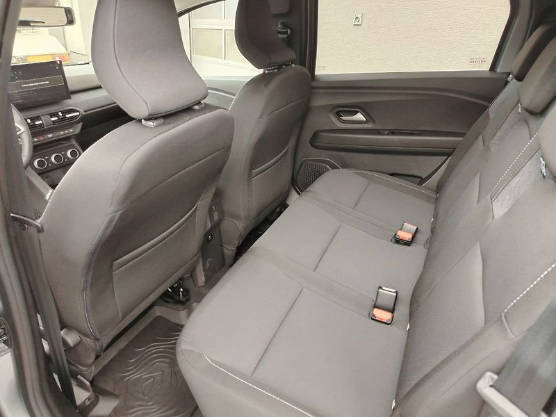 Dacia Jogger (2026) Expression Hybrid 155 (automat - fotka 8 z 10