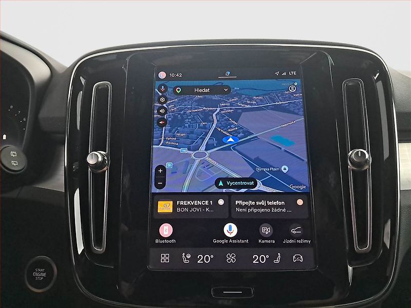 Volvo XC40 (2022) Plus B3 - fotka 13 z 22