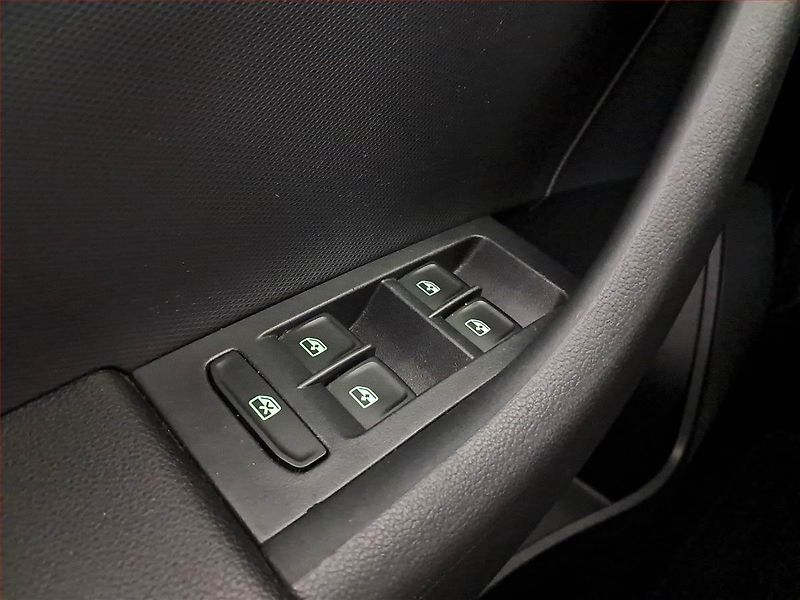 Škoda Rapid (2019) Spaceback 1.0 TSI, Automat - fotka 17 z 17