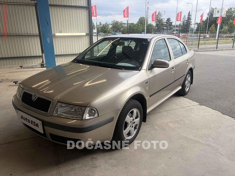 Škoda Octavia (2005) 1.6 MPI, 1.maj,ČR, servis - fotka 1 z 3