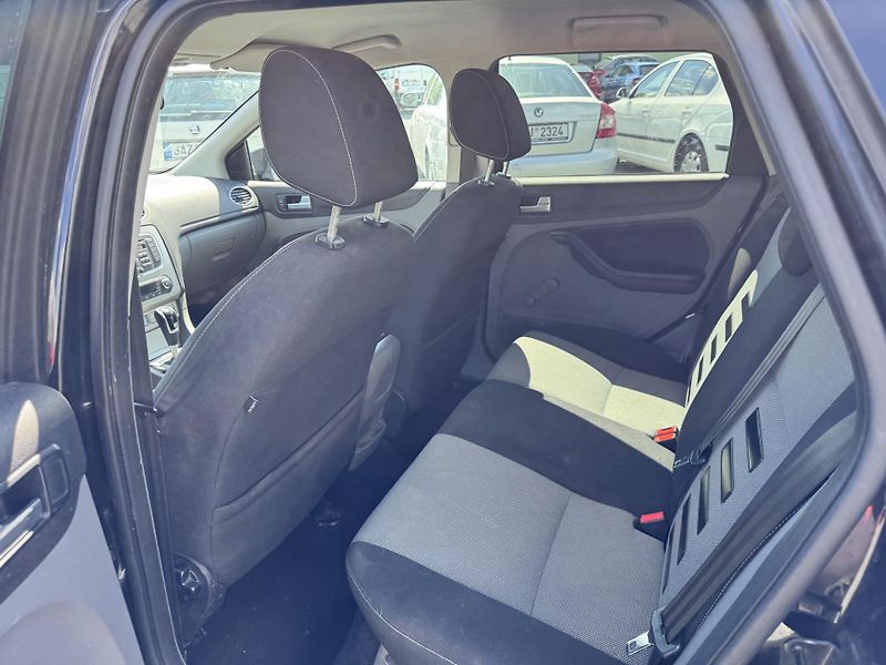 Ford Focus 2.0 TDCi, automat - fotka 17 z 21