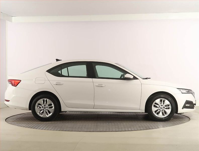 Škoda Octavia (2022) Style 1.0 TSI, Serv.kniha - fotka 6 z 26