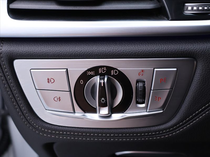 BMW Řada 7 3,0 740d 235kW xDrive LED - fotka 19 z 38