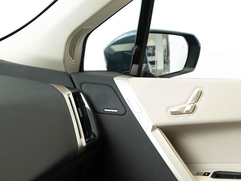 BMW iX xDrive50 - fotka 17 z 22