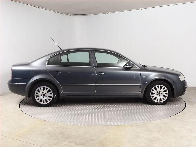 Škoda Superb (2008) Elegance 2.0 TDI - fotka 6 z 13