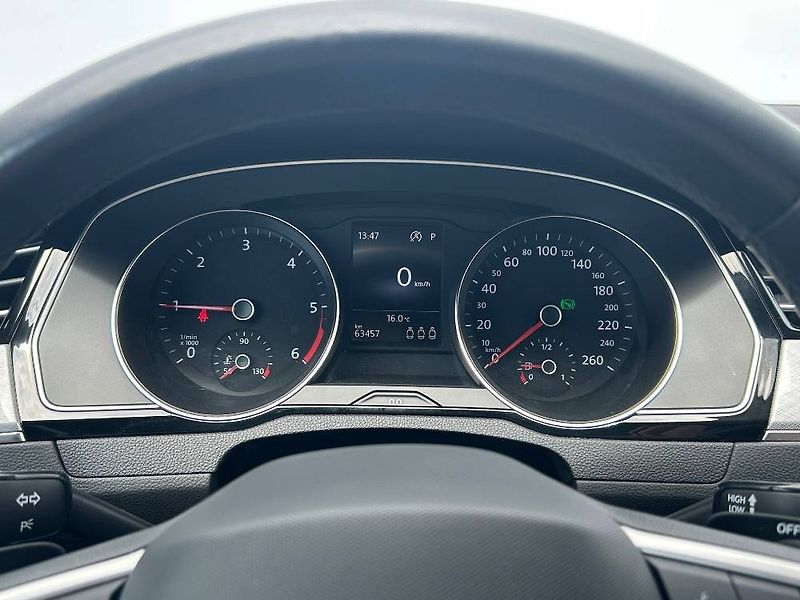 Volkswagen Passat Business  2,0TDi - fotka 12 z 24
