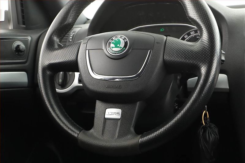 Škoda Octavia (2011) RS 2.0 TSI, Xenony, Tempomat - fotka 12 z 13