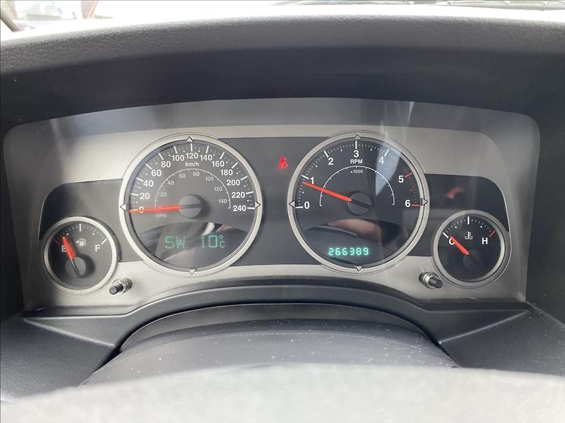 Jeep Compass 2,0 CRD  LIMITED - fotka 22 z 32