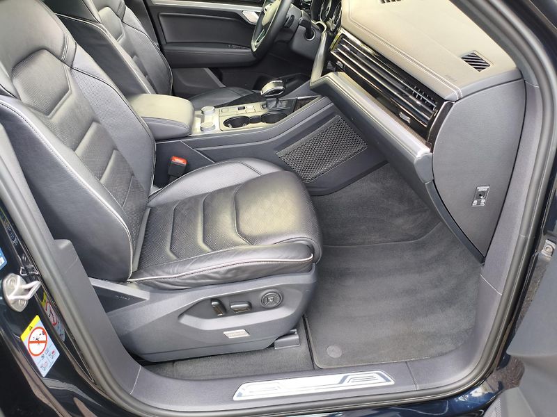 Volkswagen Touareg (2022) 3,0 TDI Elegance 210 KW - fotka 29 z 40