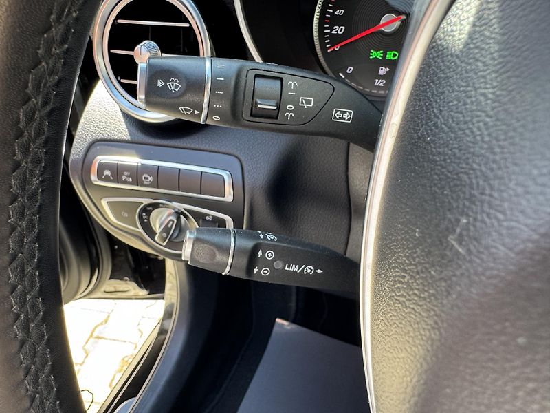 Mercedes-Benz GLC 250d-AMG-4 MATIC-R19-TAŽNÉ - fotka 12 z 31