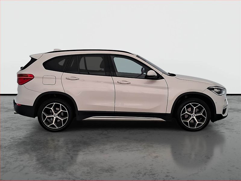 BMW X1 (2019) sDrive18d, Automat, ČR,1.maj - fotka 6 z 20
