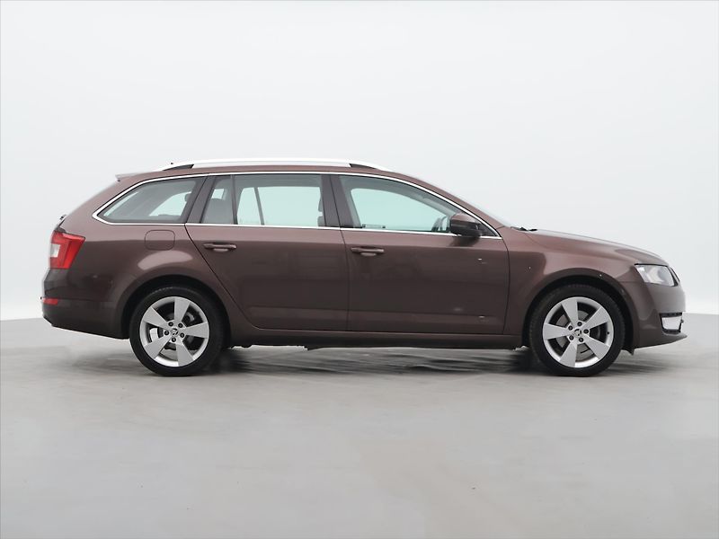 Škoda Octavia 2,0 TDI 110kW CZ Style Kessy - fotka 8 z 30
