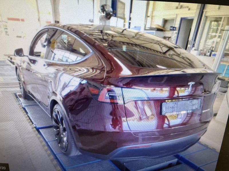Tesla Model Y PERFORMANCE 393kw TZ 91,2% - fotka 2 z 7