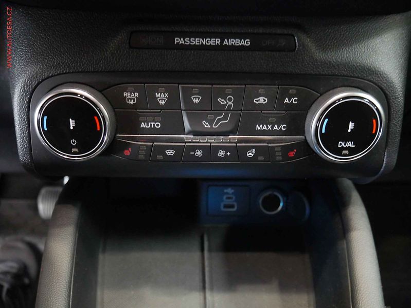 Ford Kuga (2023) 1.5 EB, ČR, servis.kniha, LED - fotka 17 z 21
