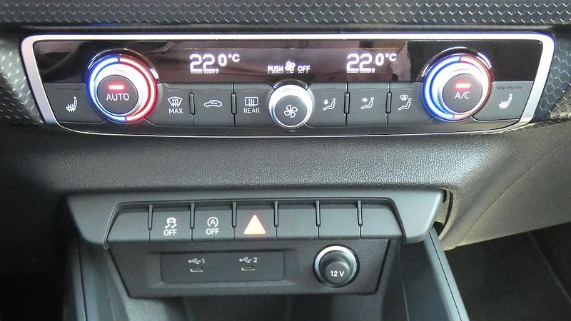 Audi A1 35 TFSI S-line Stronic - fotka 16 z 22