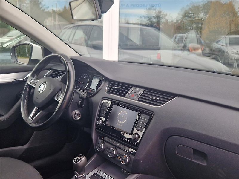 Škoda Octavia 2,0 TDI 110kW TAŽNÉ VÝHŘ. NOSI - fotka 18 z 41