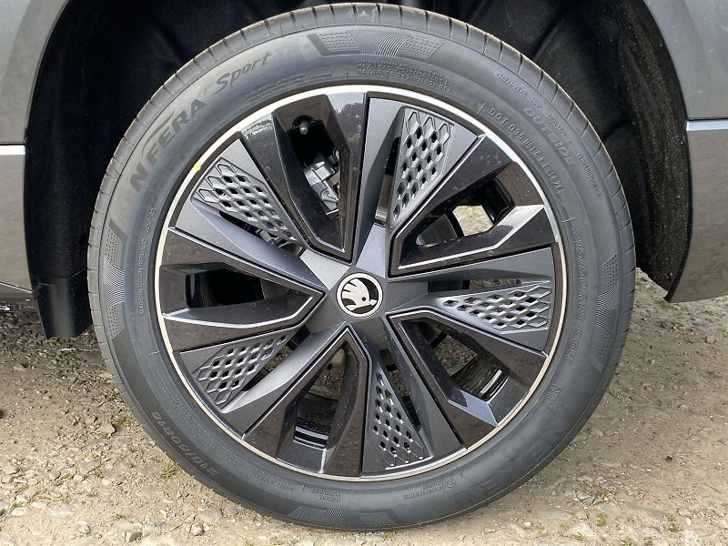 Škoda Karoq (2026) 1,5 TSI 110 kW DSG Sportline - fotka 28 z 32