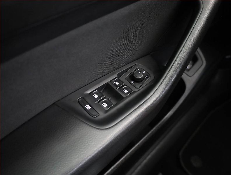 Volkswagen Passat (2019) Business 2.0 TDI, Automat - fotka 17 z 20