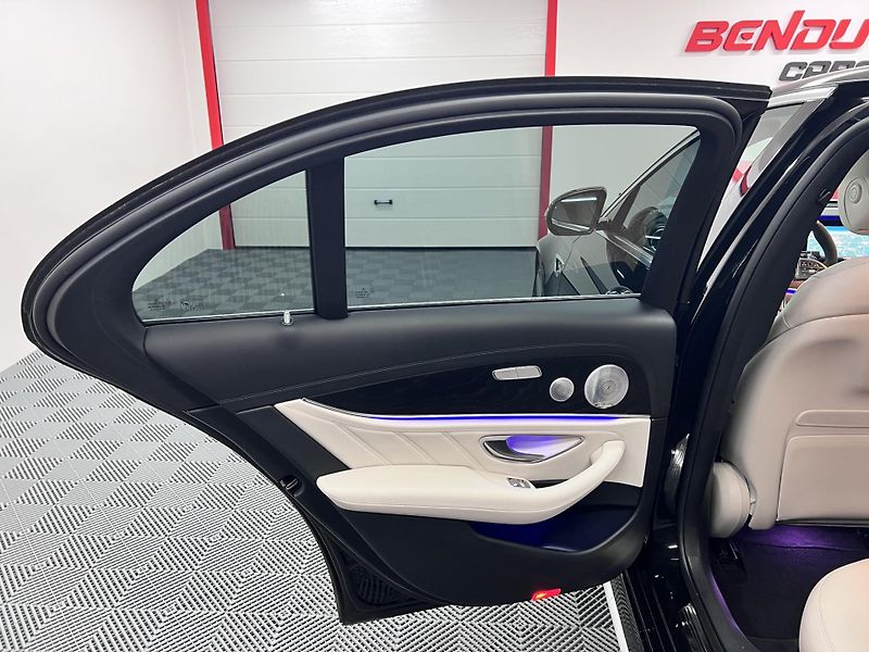 Mercedes-Benz Třídy E E 63s AMG, 4.0i 450 kW 113 Tkm - fotka 29 z 57