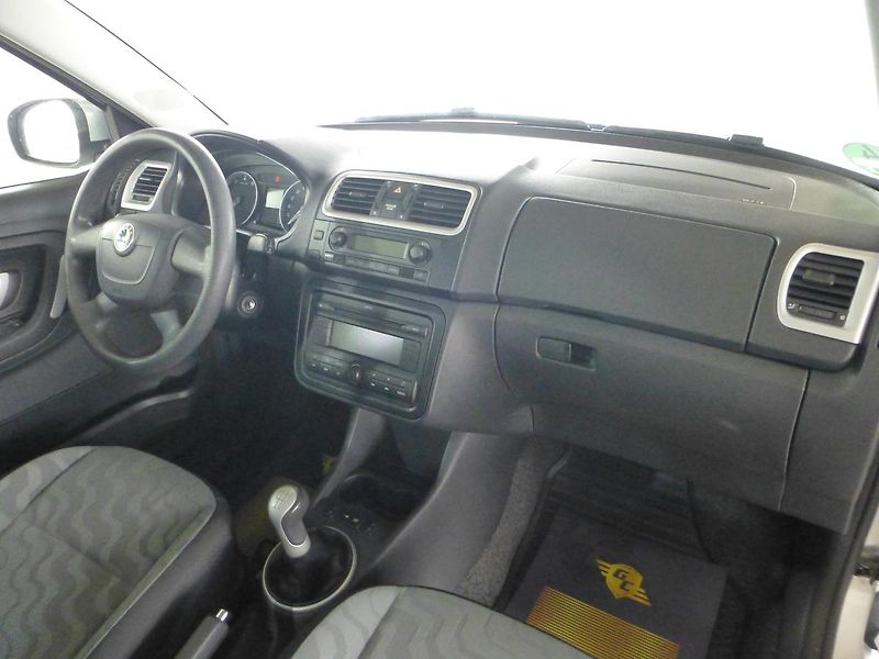 Škoda Fabia (2009) 1,6I-77KW*PARK.S**AC**VYHŘ.SED - fotka 17 z 25