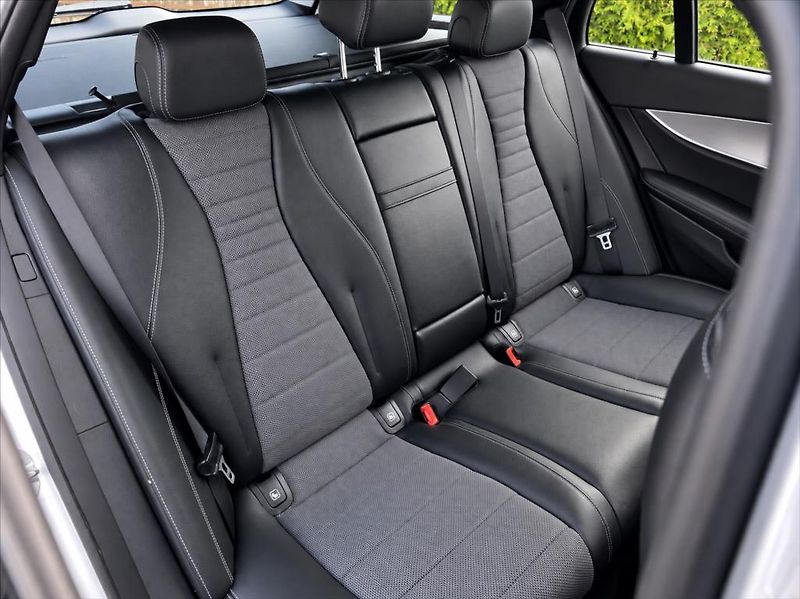 Mercedes-Benz Třídy E 2,0 E 220 d / 9G-TRONIC - fotka 18 z 48